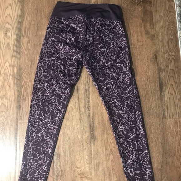 💰FREE WITH PURCHASE - EUC Zella crops❤️ - Picture 2 of 3
